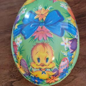 1 Vintage 5" Plastic Easter Egg Bowl with Lid Decor